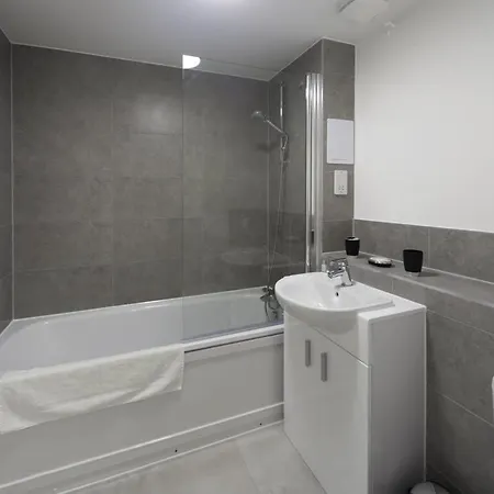 Modern And Bright 2 Bed Apartment In Ashford Ashford  Exterior photo