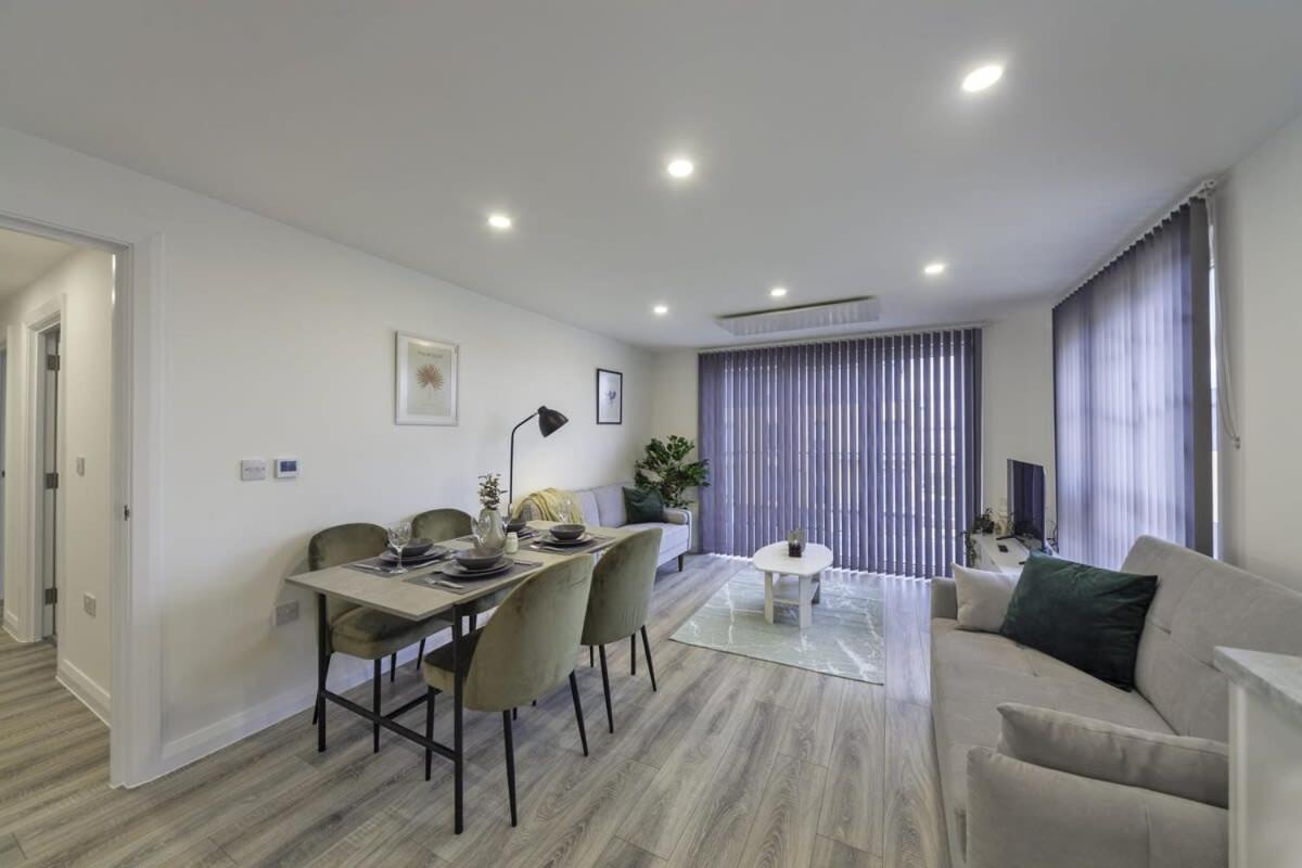 Modern And Bright 2 Bed In Ashford