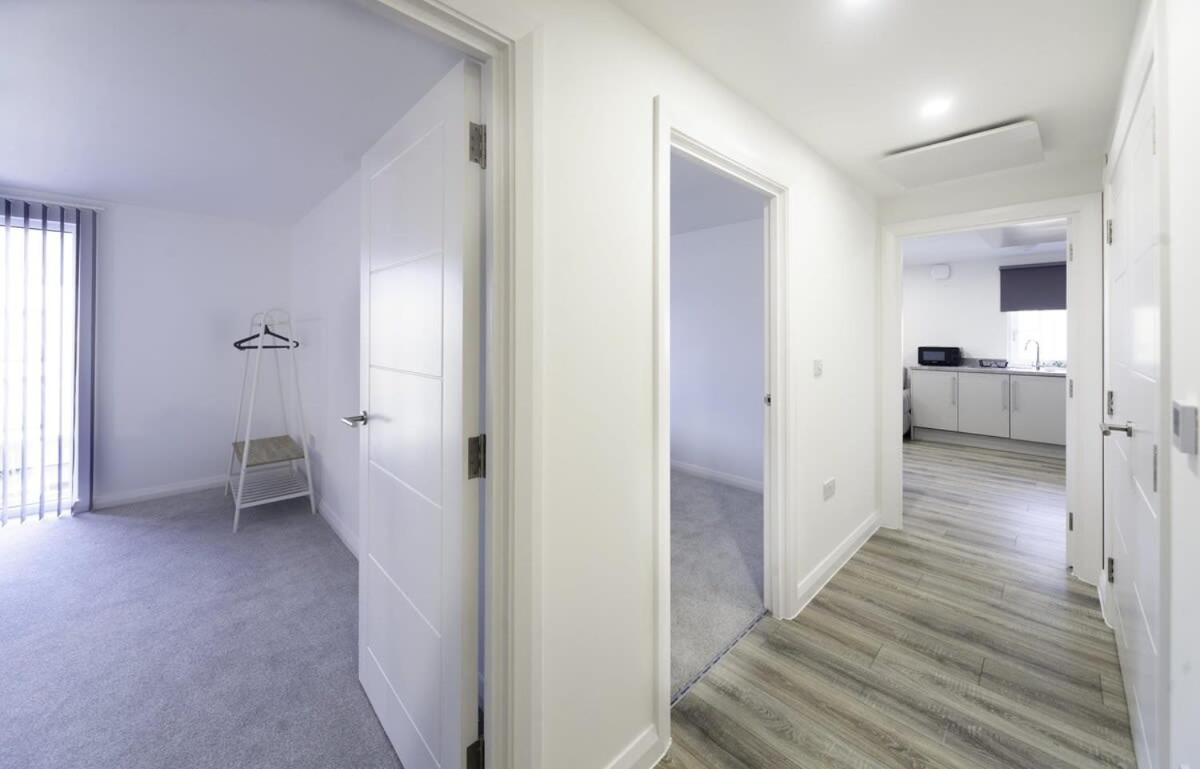 Modern And Bright 2 Bed In Ashford Apartment